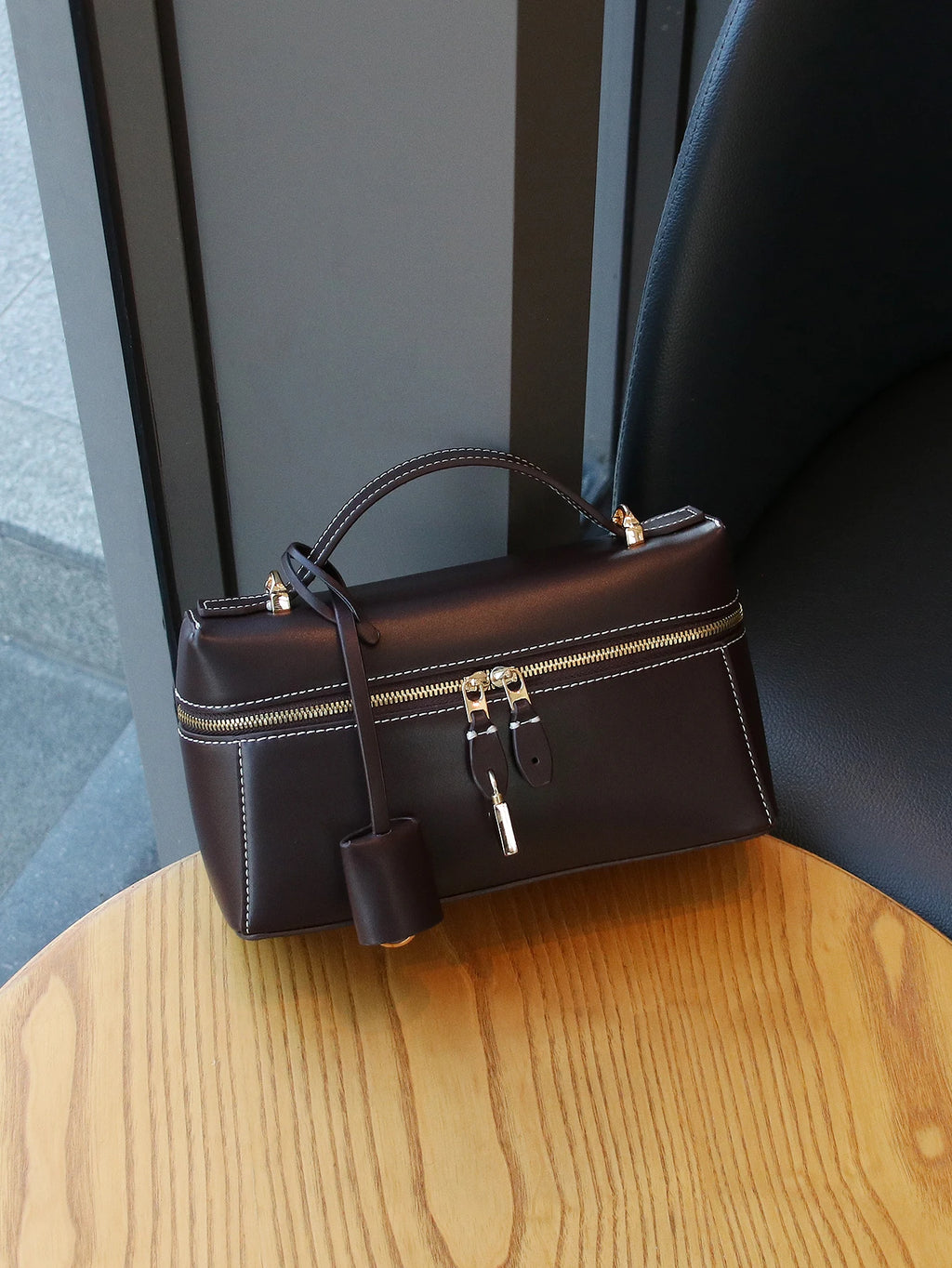 2025 new fashion handbags are light, luxurious, elegant and simple, small square box handbags, cosmetic boxes, small design comm