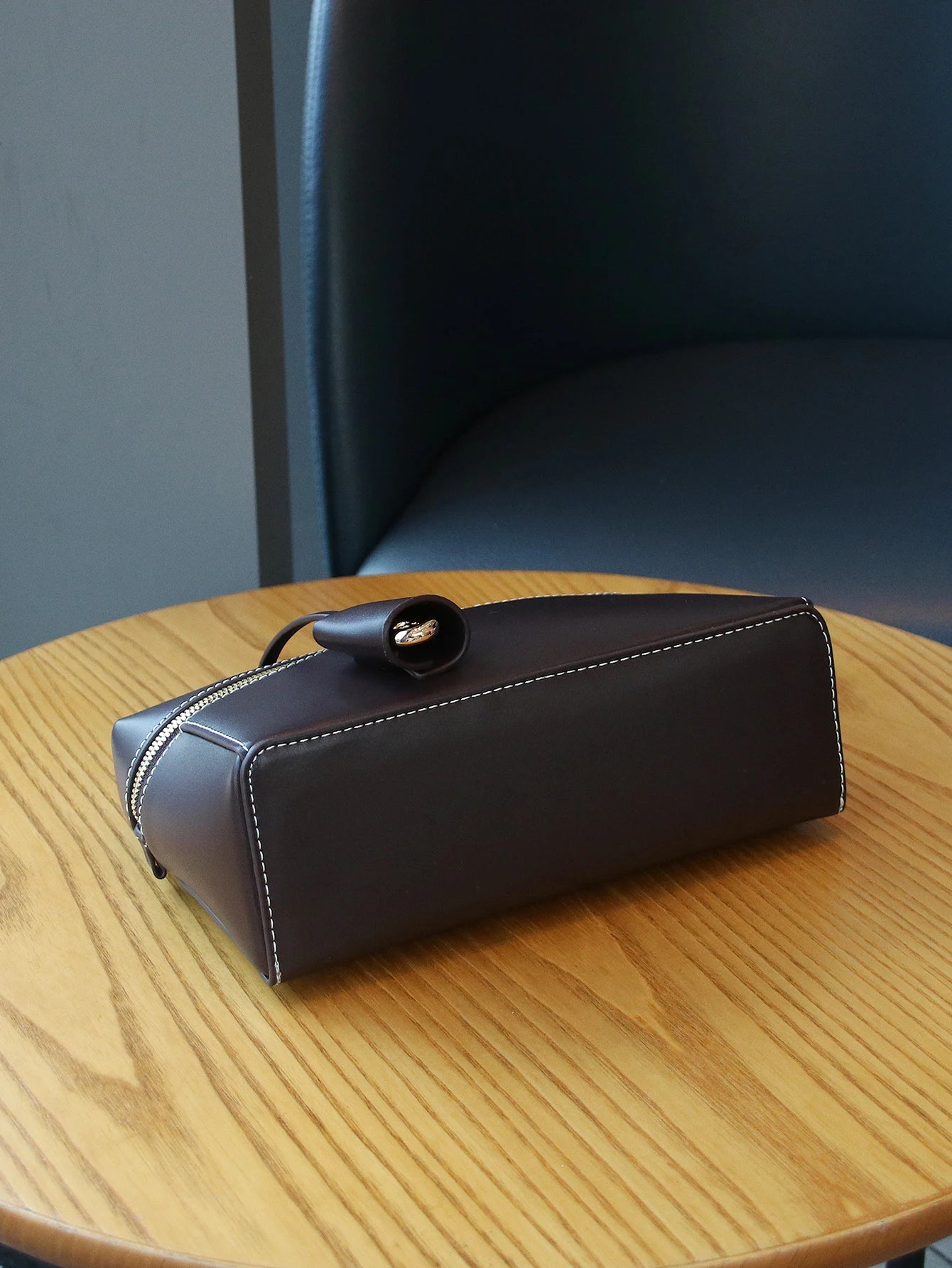 2025 new fashion handbags are light, luxurious, elegant and simple, small square box handbags, cosmetic boxes, small design comm