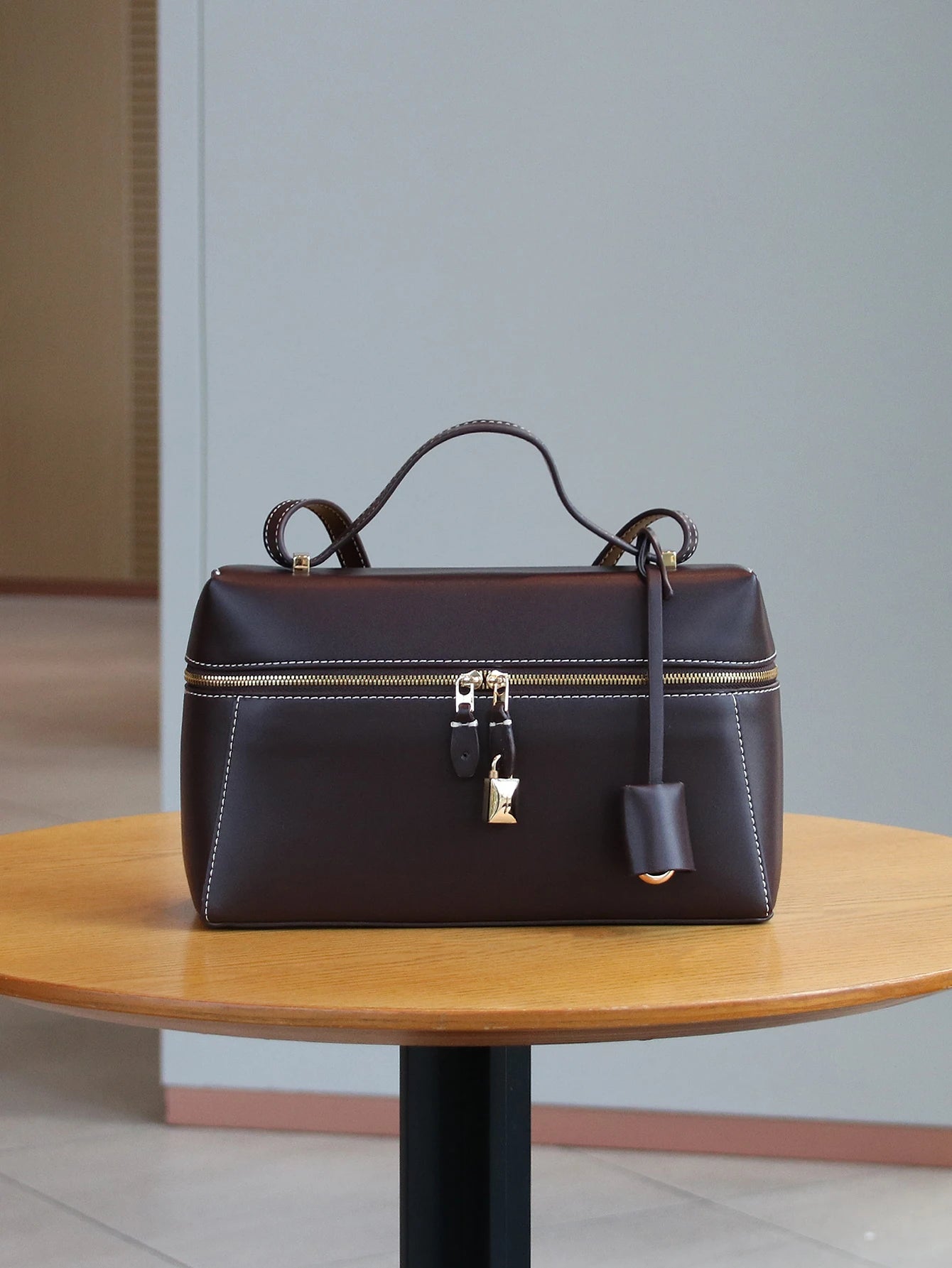 2025 new fashion handbags are light, luxurious, elegant and simple, small square box handbags, cosmetic boxes, small design comm