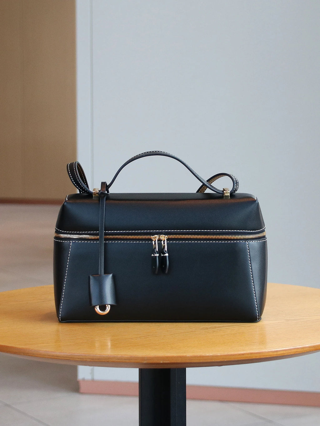 2025 new fashion handbags are light, luxurious, elegant and simple, small square box handbags, cosmetic boxes, small design comm