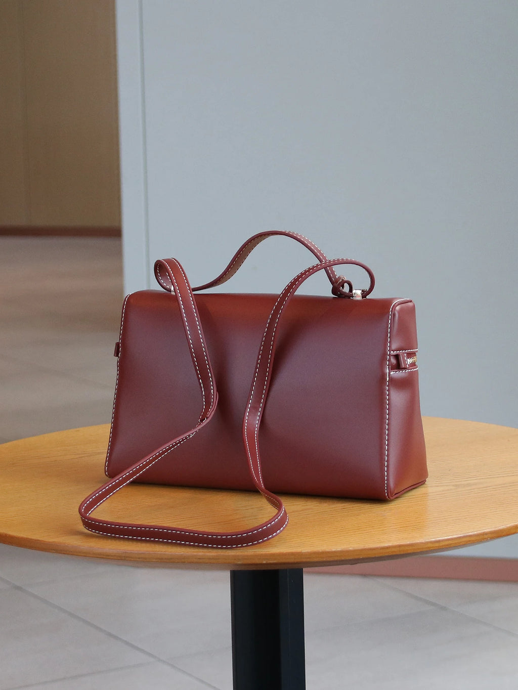 2025 new fashion handbags are light, luxurious, elegant and simple, small square box handbags, cosmetic boxes, small design comm