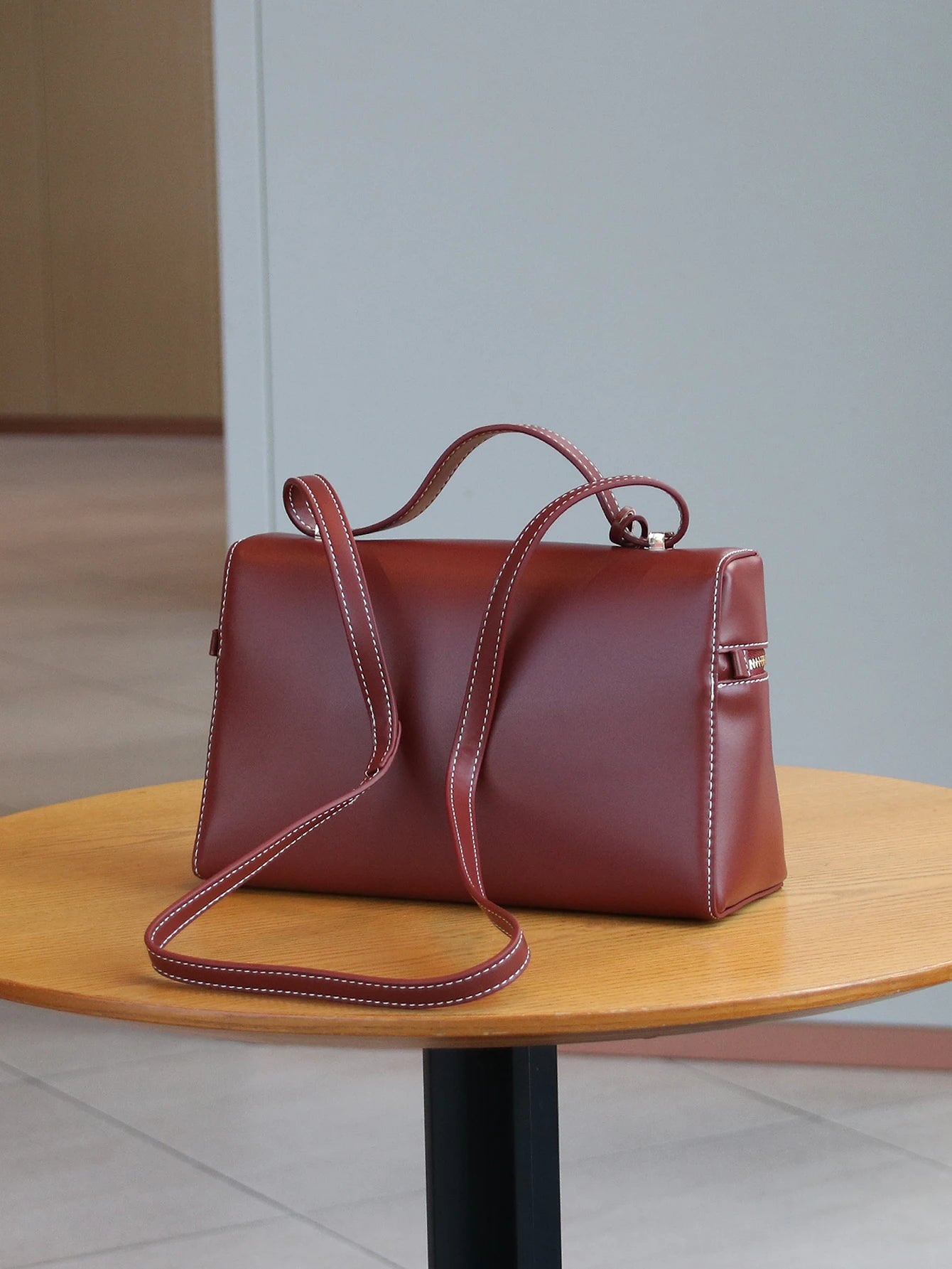 2025 new fashion handbags are light, luxurious, elegant and simple, small square box handbags, cosmetic boxes, small design comm