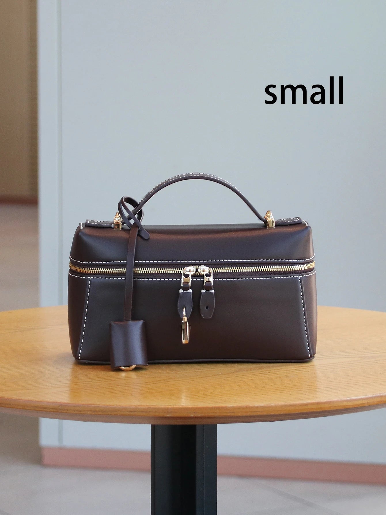 2025 new fashion handbags are light, luxurious, elegant and simple, small square box handbags, cosmetic boxes, small design comm