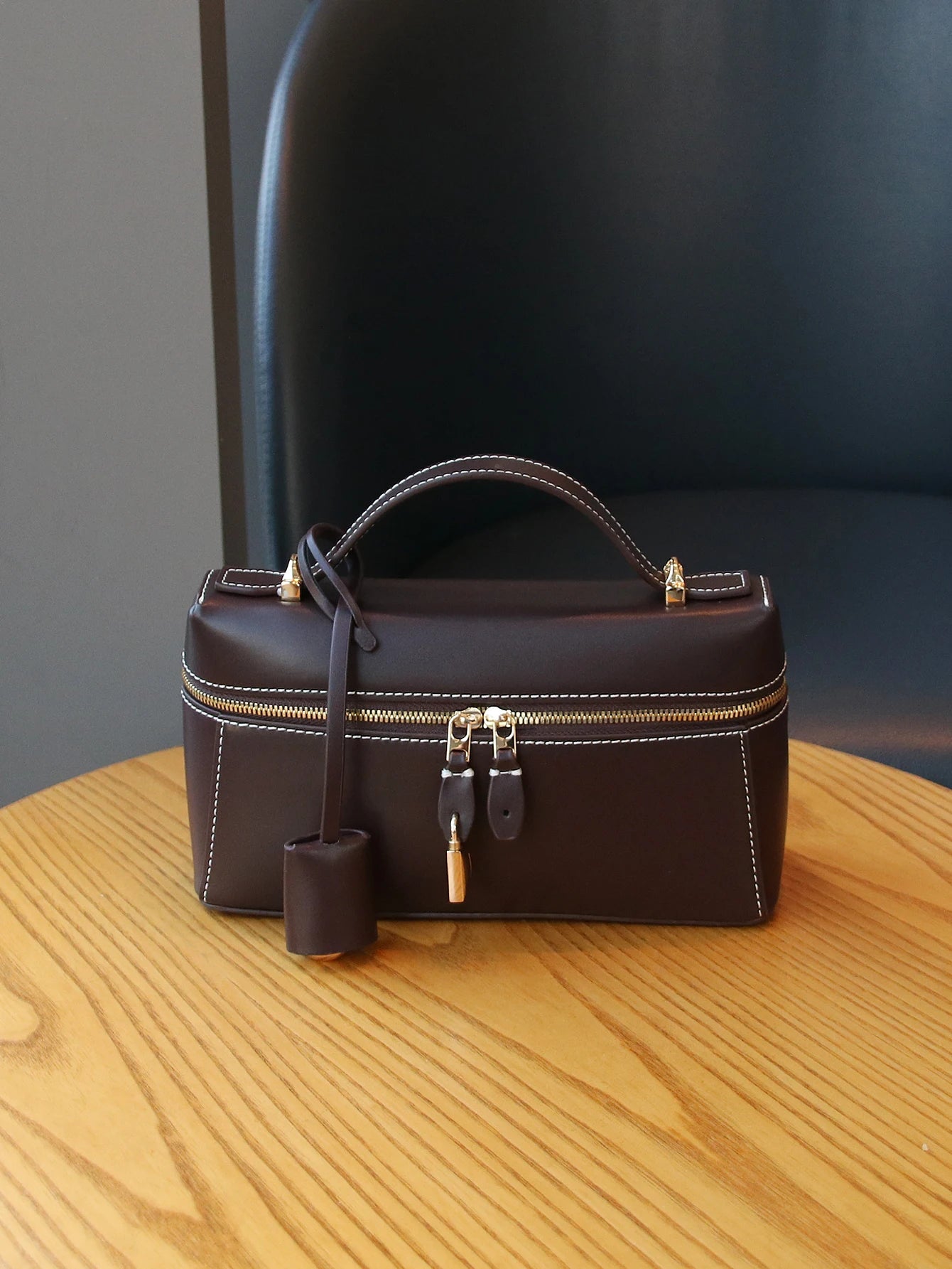 2025 new fashion handbags are light, luxurious, elegant and simple, small square box handbags, cosmetic boxes, small design comm